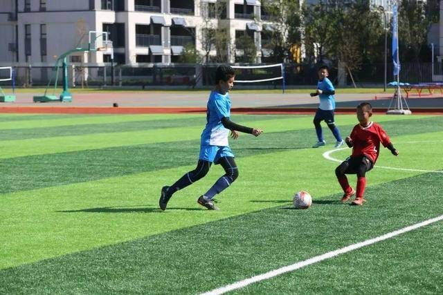 库里23分詹姆斯33+7+11浓眉缺阵 勇士大胜湖人